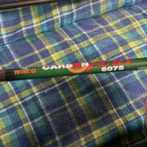 Redhead Carbon Fury 6075 (1 single Shaft)- One Fletching Needs Replaced